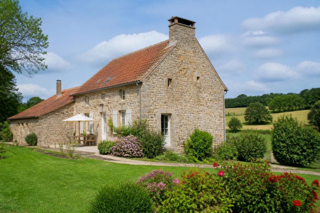 découvrez les meilleures offres de location de maisons dans le département 53, à mayenne et ses environs. trouvez la maison idéale pour votre séjour dès maintenant !